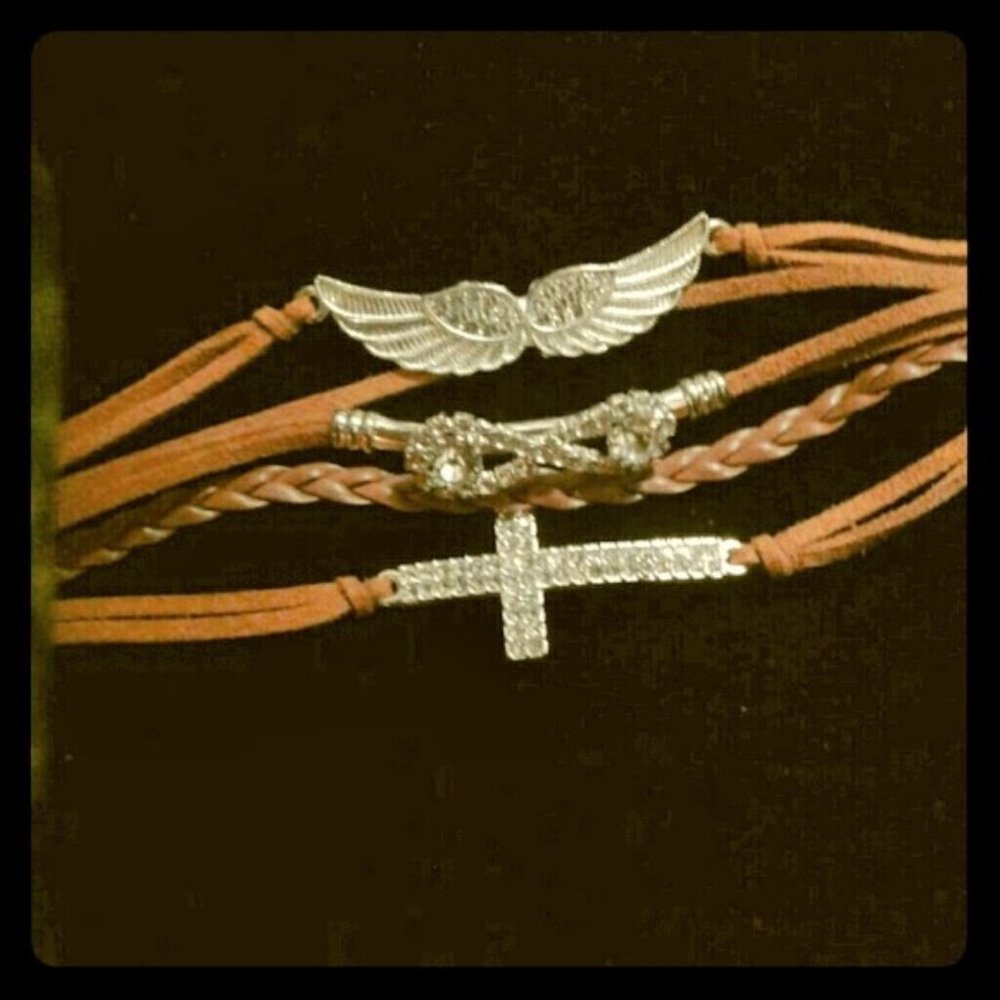 ❤️5/$25 Layered Cross Bracelet With Bling